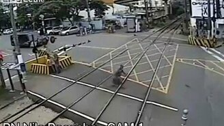 Дедушка и поезд - смотреть видео (0:32)