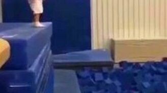 Маленький смельчак - смотреть видео (0:15)