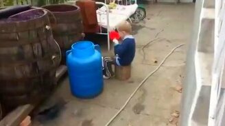 Ты чего здесь делашь? - смотреть видео (0:31)