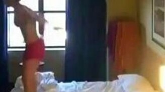 Как гимнастки спать ложатся - смотреть видео (0:05)