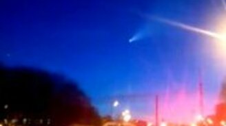 Ступень ракеты в ночном небе - смотреть видео (0:56)