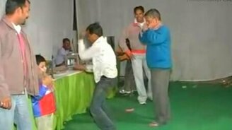 Язык тела на индийской дискотеке - смотреть видео (1:48)