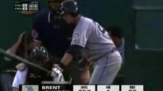 Обычно так девушки ловят свадебные букеты - смотреть видео (0:39)