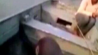 Смелая выдра грабит рыбаков - смотреть видео (1:13)