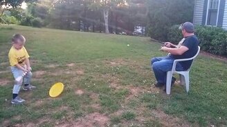 Лень и изобретательность в одном отце - смотреть видео (0:15)