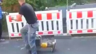 Катание на чудо-транспорте - смотреть видео (0:11)