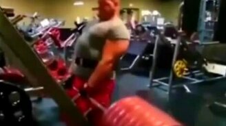 Смешной качок-штангист - смотреть видео (0:52)