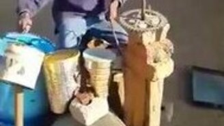 Маленький ловкий барабанщик - смотреть видео (0:55)