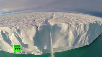 Завораживающая красота арктических льдов - смотреть видео (1:54)