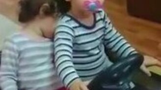 Им бы не рулить, им бы поспать - смотреть видео (1:54)