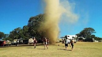 Смерч тоже хочет тусоваться - смотреть видео (0:18)