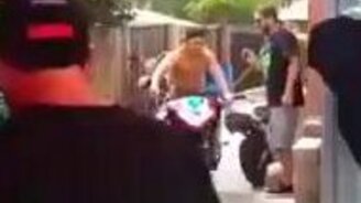 Провальный трюк с мотоциклом - смотреть видео (1:02)