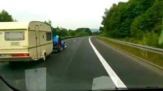 Трактор-автодом!? - смотреть видео (0:24)