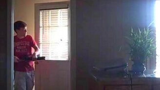 Гудящая тумбочка - смотреть видео (0:32)