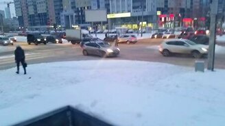 Добровольный регулировщик на дороге - смотреть видео (2:23)