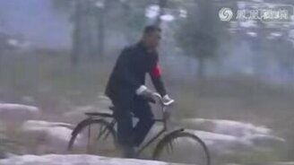 Дружинник на велике против заключённого - смотреть видео (2:25)