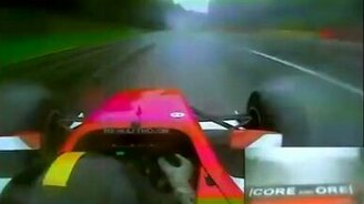 Молниеносная реакция гонщика - смотреть видео (0:32)