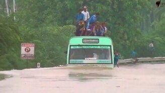 Отважный водитель автобуса - смотреть видео (1:25)