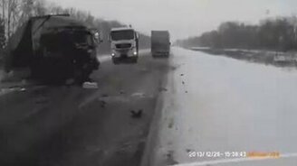 Очень волнительная авария - смотреть видео (0:07)