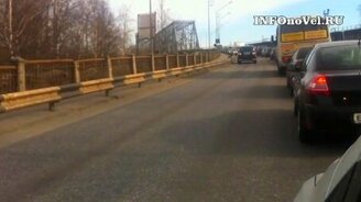 Провальный объезд пробки по встречке - смотреть видео (0:24)