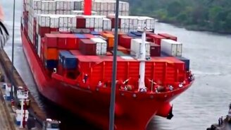 ДТП в Панамском канале - смотреть видео (3:56)