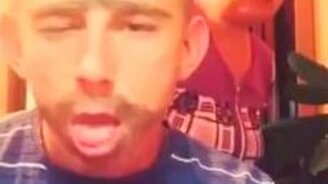 Хотел видео снять, а тут мама... - смотреть видео (0:15)