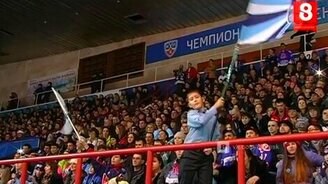 Преданный болельщик хоккеистов - смотреть видео (0:18)