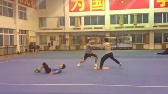 Тренировка кинокаскадёров - смотреть видео (1:02)