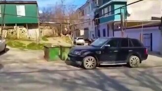 Озолотил себе голову - смотреть видео (0:24)