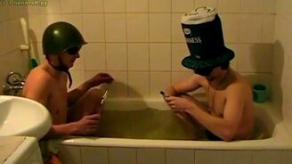 Петарды в ванной - смотреть видео (0:52)