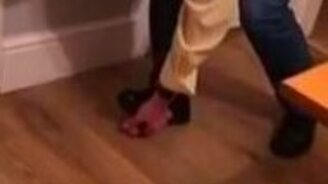 Самая смешная попытка встать на яйцо - смотреть видео (0:37)