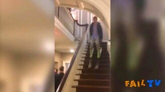 Вниз по лестнице: неудачи и падения - смотреть видео (1:34)