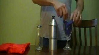 Фокус с платком - смотреть видео (0:47)