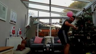 Игра с собакой в воздушный шарик - смотреть видео (0:20)