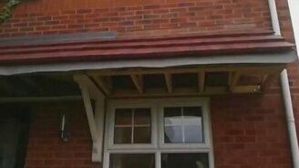 Хотел окно протереть - смотреть видео (0:17)