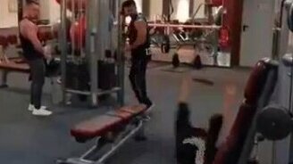 В качалке после праздников - смотреть видео (0:17)