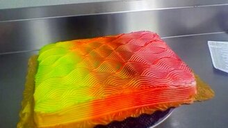 Ядовитенький торт-хамелеон - смотреть видео (0:30)