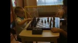 Двухлетний гроссмейстер - смотреть видео (1:02)