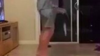 Болезненный трюк со скейтом - смотреть видео (0:21)