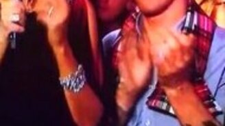 Юморист рядом с журналисткой - смотреть видео (0:26)