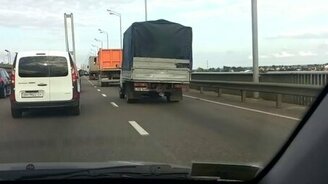 Грузовичок с пропеллером - смотреть видео (0:35)