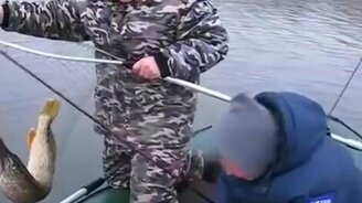 Счастье начинающего рыбака - смотреть видео (2:10)