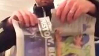 Таинственный фокус с газетой - смотреть видео (0:30)