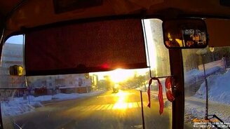 Как не надо переходить дорогу - смотреть видео (0:15)