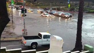 На Ламборджини по глубокой луже - смотреть видео (0:34)