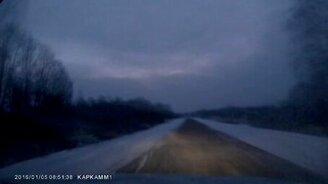 Везунчик на зимней дороге - смотреть видео (0:23)