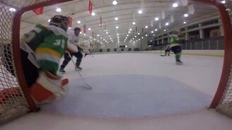 Повезло отбить шайбу - смотреть видео (0:20)