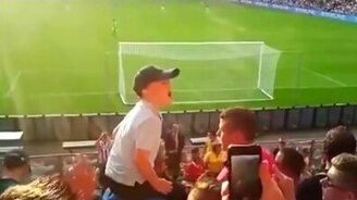 Юный, но серьёзный болельщик - смотреть видео (0:25)