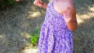 Девочка реагирует на фейерверк - смотреть видео (0:35)