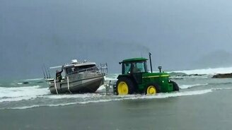 Идеальная швартовка в шторм - смотреть видео (1:11)